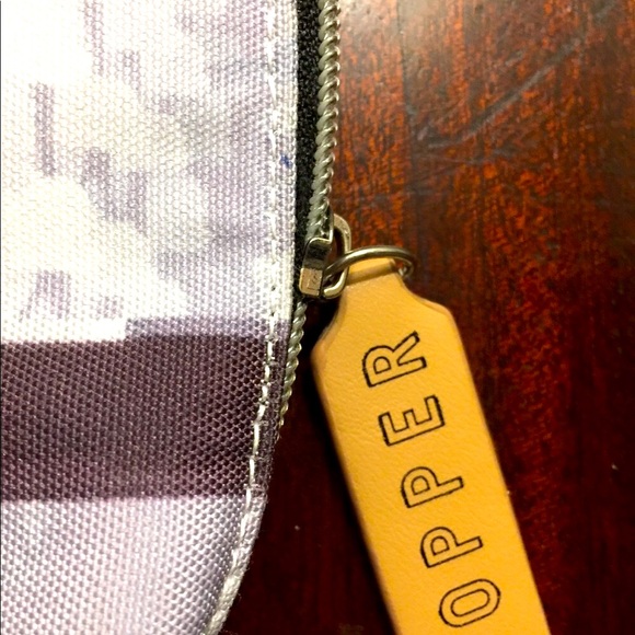 Hopper block  stripe abstract and graphic pouch - Picture 3 of 6